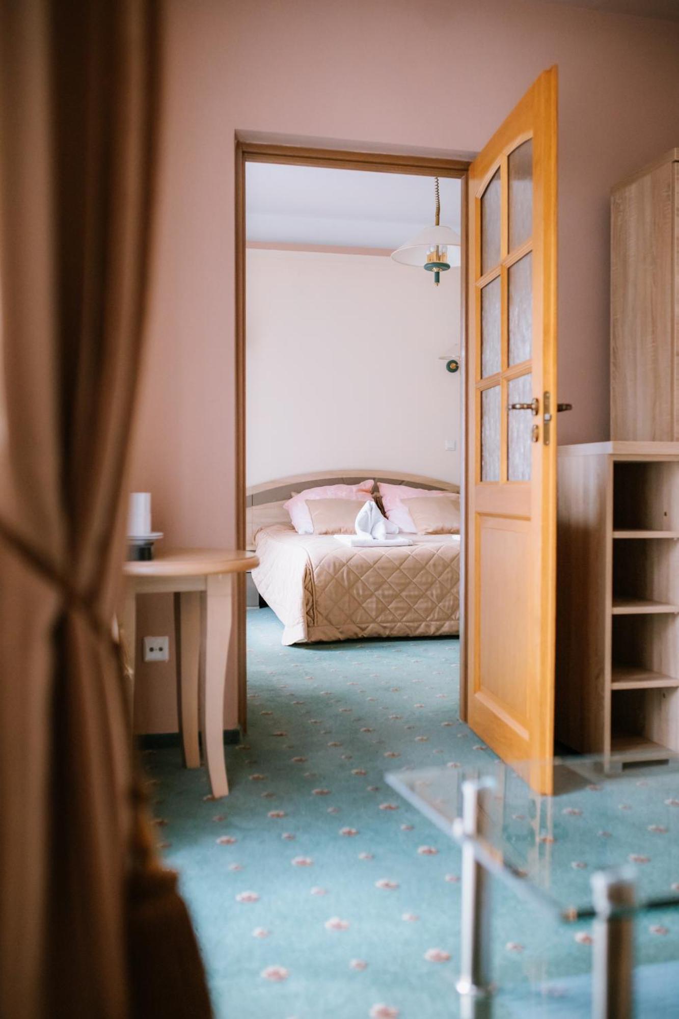 Osrodek Szkoleniowo Wypoczynkowy Roznow Hotel Bagian luar foto