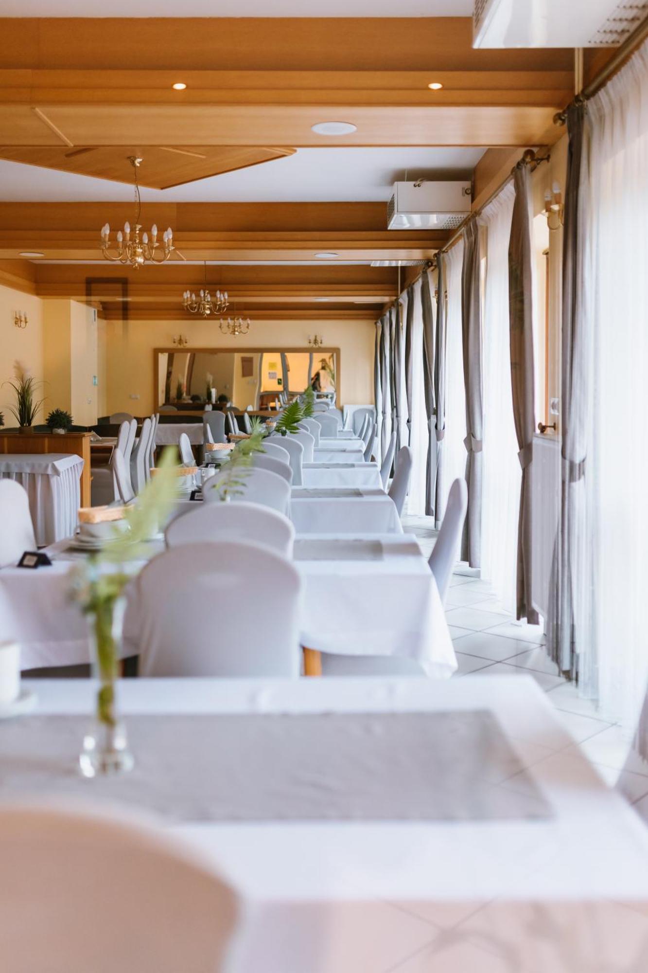 Osrodek Szkoleniowo Wypoczynkowy Roznow Hotel Bagian luar foto